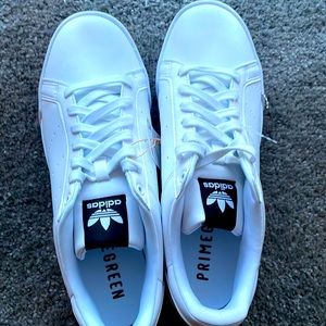 Adidas ( white ) Court Tourino, great brand new .